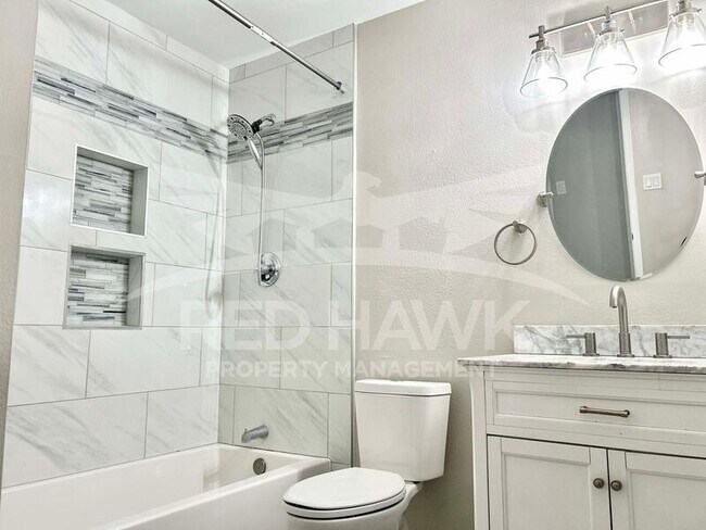 Building Photo - 117 W Del Rio Dr