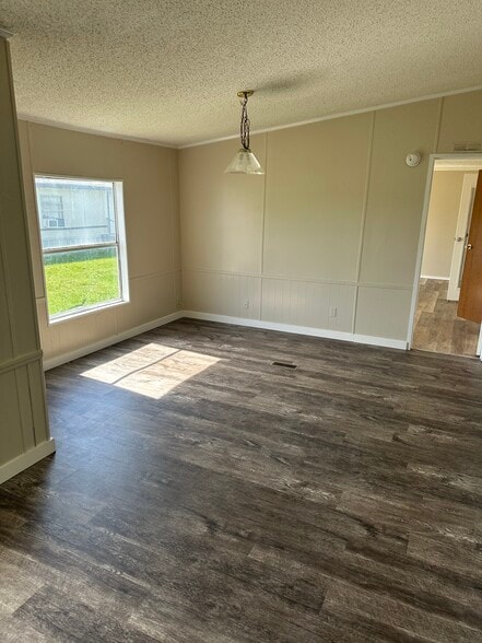 Building Photo - 315 Forest Creek Ln