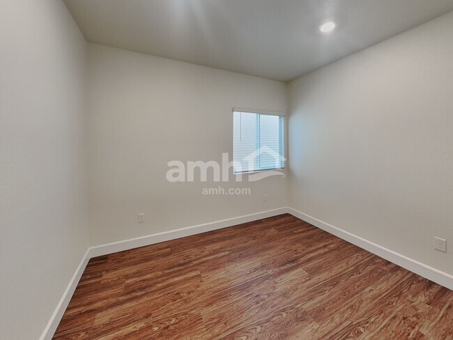 Building Photo - 108 Market St