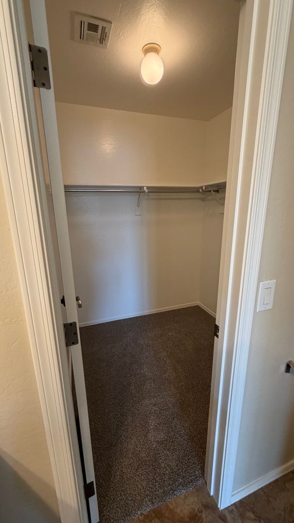 Building Photo - Spacious Surprise home with large backyard