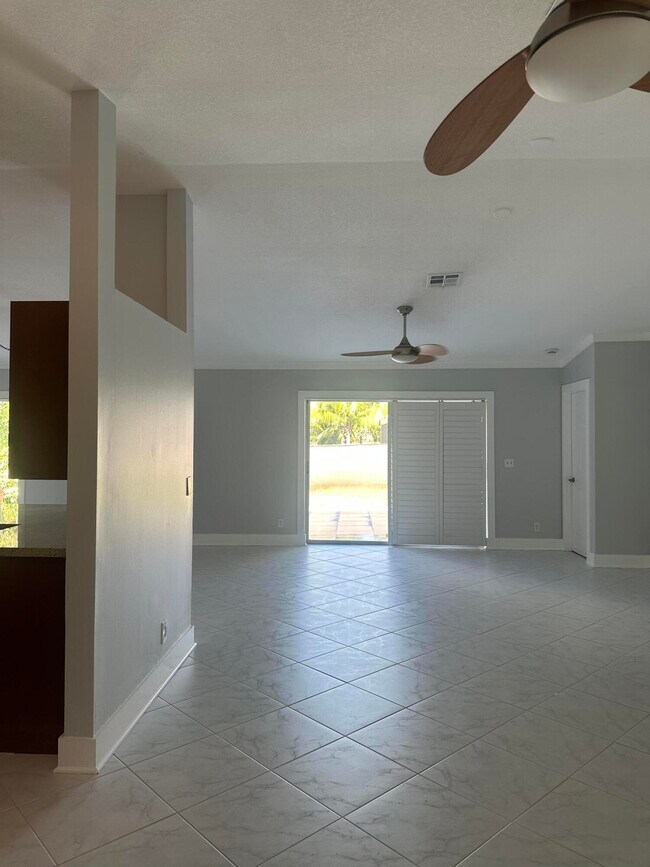 Building Photo - 5810 NW 37th Ave