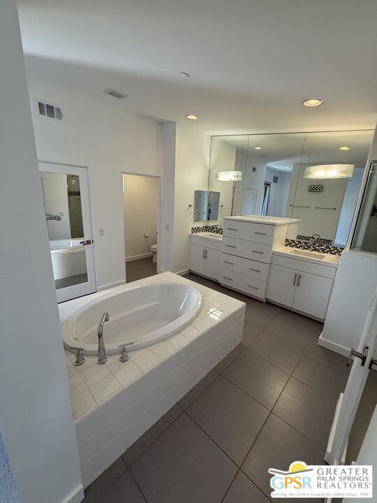 Building Photo - 938 Oceo Cir S