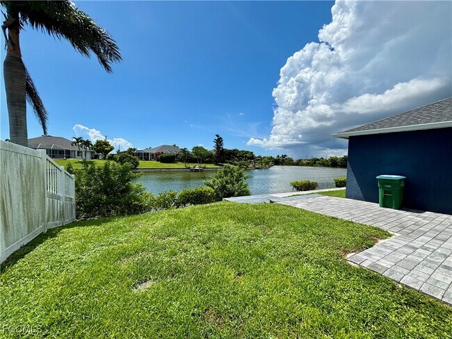 Building Photo - 1324 SE 6th Ave