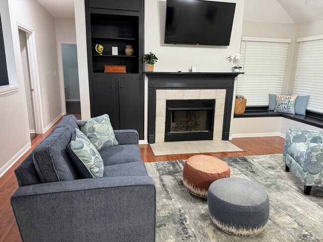 Building Photo - 105 Sky Country Dr