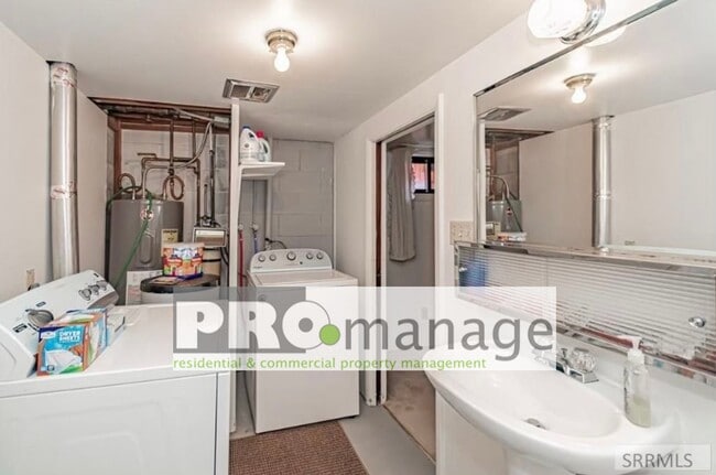 Building Photo - Three bed, one and a half bath townhouse in Idaho Falls