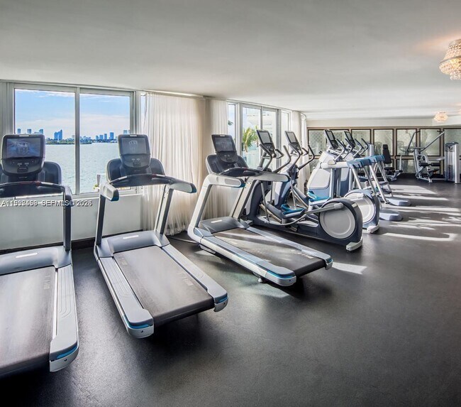 Building Photo - 1100 West Ave