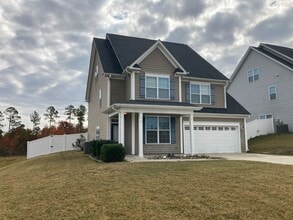 Building Photo - Immaculate 5 Bedrooms, 3.5 Bath Home Located Minutes from Shopping- Easy Commute to Sanford, Ft. ...