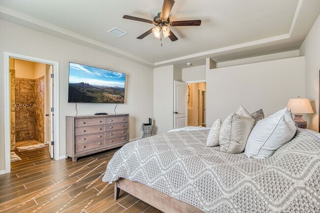 Building Photo - Westside area for Short or Long Term Rental(Completely Furnished) Beautiful 3 bed/2.5 baths