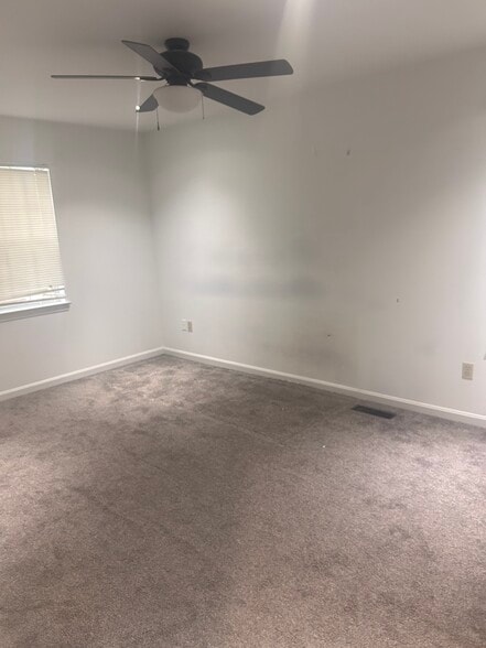 Building Photo - 620 Cambridge Ct