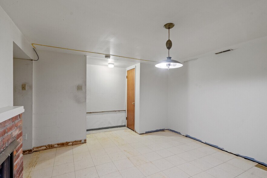 Building Photo - 196 Mount Hope Dr