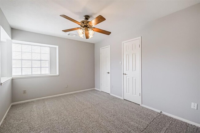 Building Photo - 10218 Hedge Way Dr