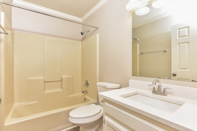 Building Photo - 295 Sanders Dr