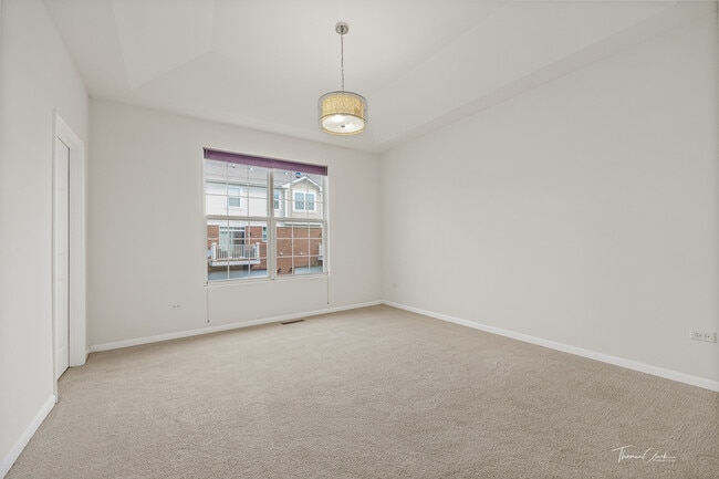 Building Photo - 2528 Dunraven Ave