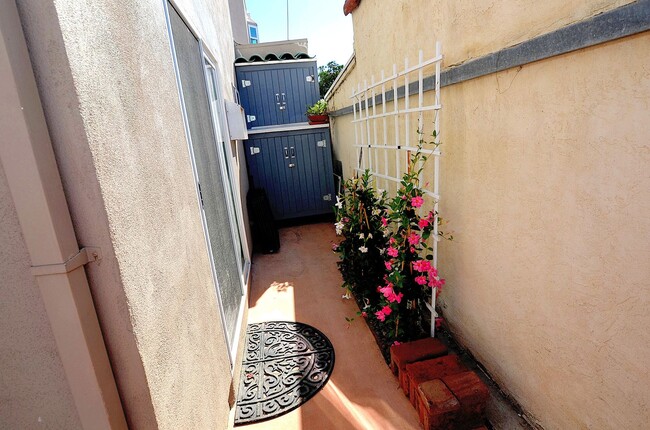 Building Photo - 1Bd/1Ba Guest house, centrally located.