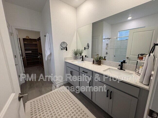 Building Photo - 11679 74th Cir E