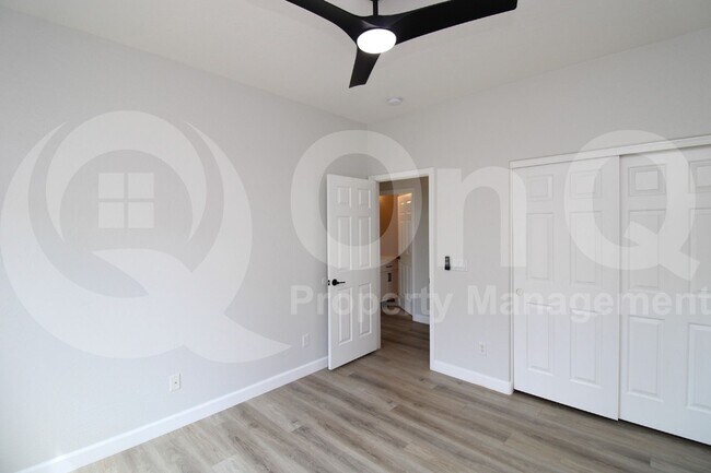 Building Photo - 4216 E Oxford Ln