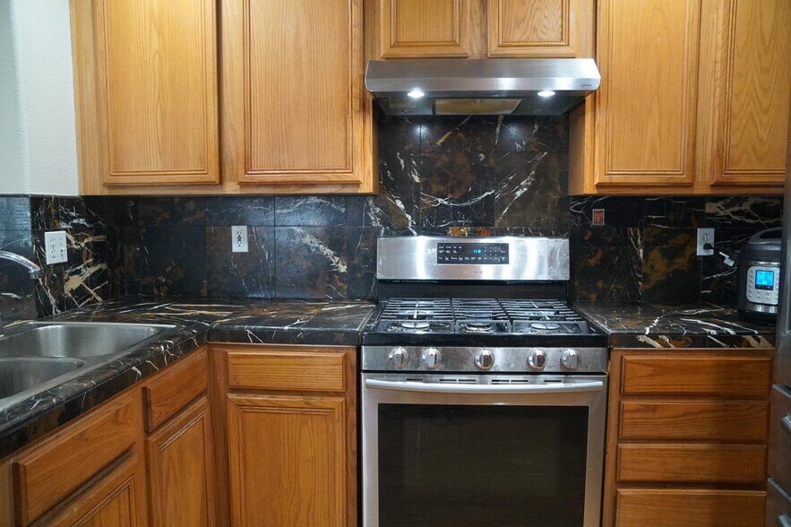 Kitchen - 3713 Sun West Ter