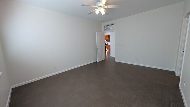 Building Photo - Spacious 4 bed 3 bath home near Diamond Head