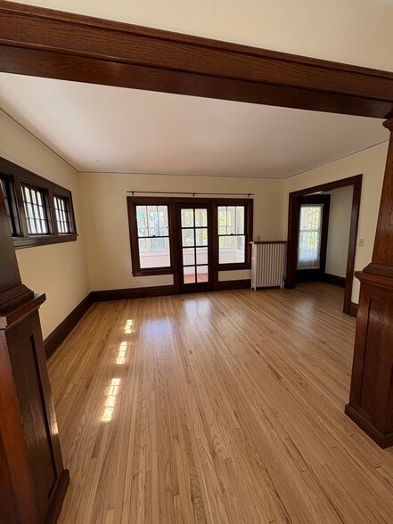 Living room - 2411 Como Ave
