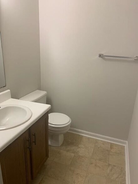 Building Photo - 8 Thackery Rd