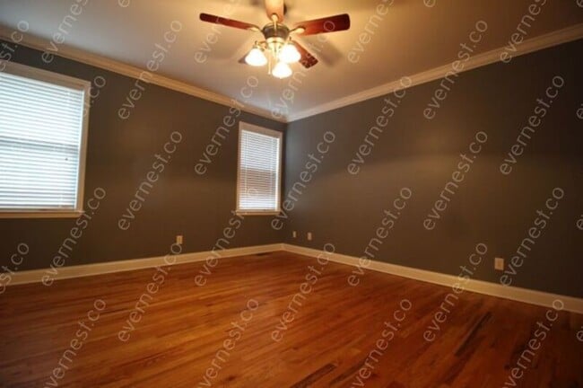 Building Photo - 610 Elinor St
