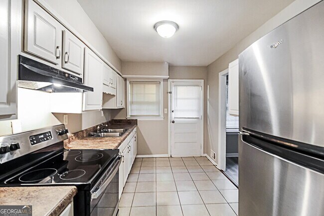 Building Photo - 3135 Robin Rd