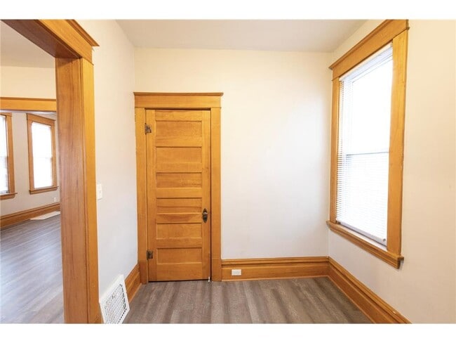 Building Photo - 810 Concordia Ave