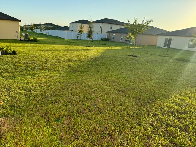 Building Photo - 673 Carlyle Way