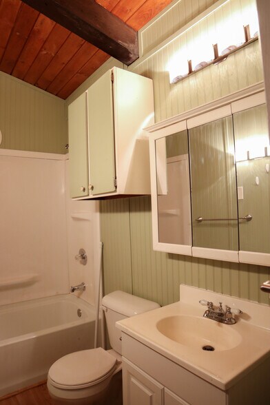 Building Photo - 3185 Daphne Ln