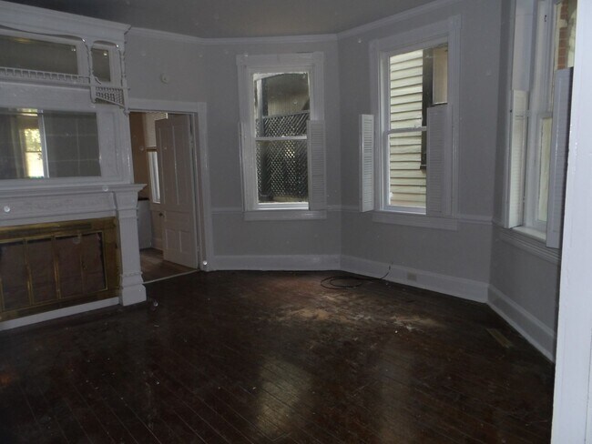 Building Photo - 310 High St
