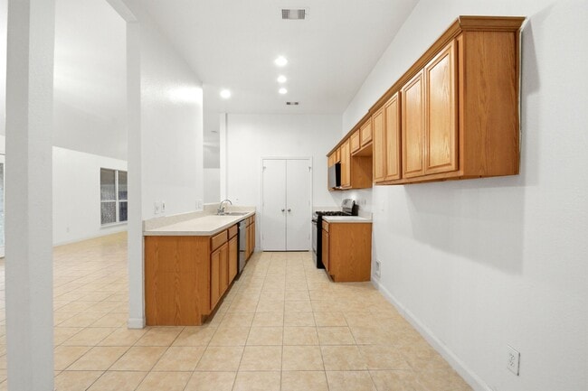 Building Photo - 111 Thunder Basin Dr