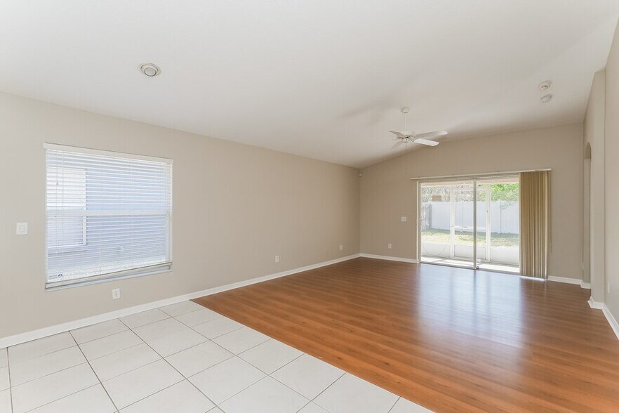 Building Photo - 3004 Prairie Iris Dr