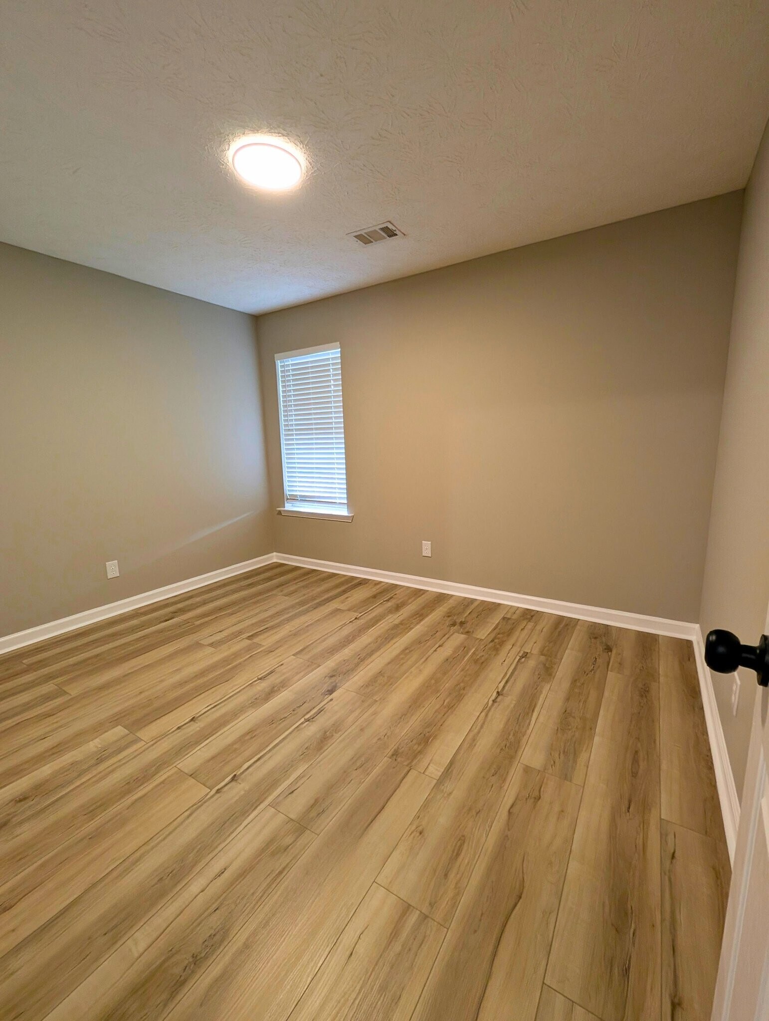 Building Photo - 223 S Springfield Dr