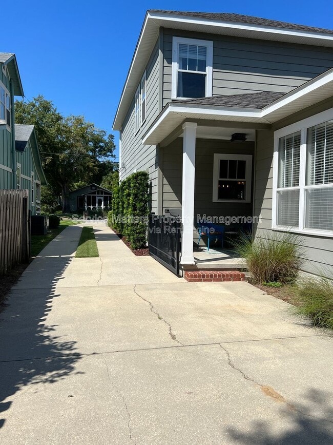 Building Photo - 1417 E Maxwell St