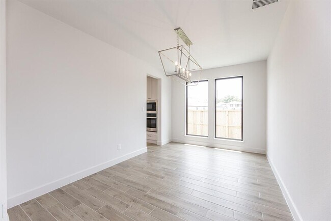Building Photo - 10902 Overlook Pt Dr