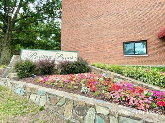 Building Photo - 3200 S 28th St
