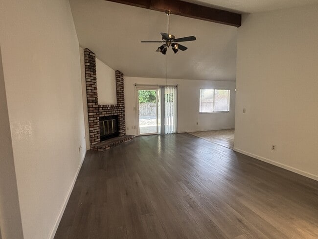 Building Photo - 5208 Maximillian Dr