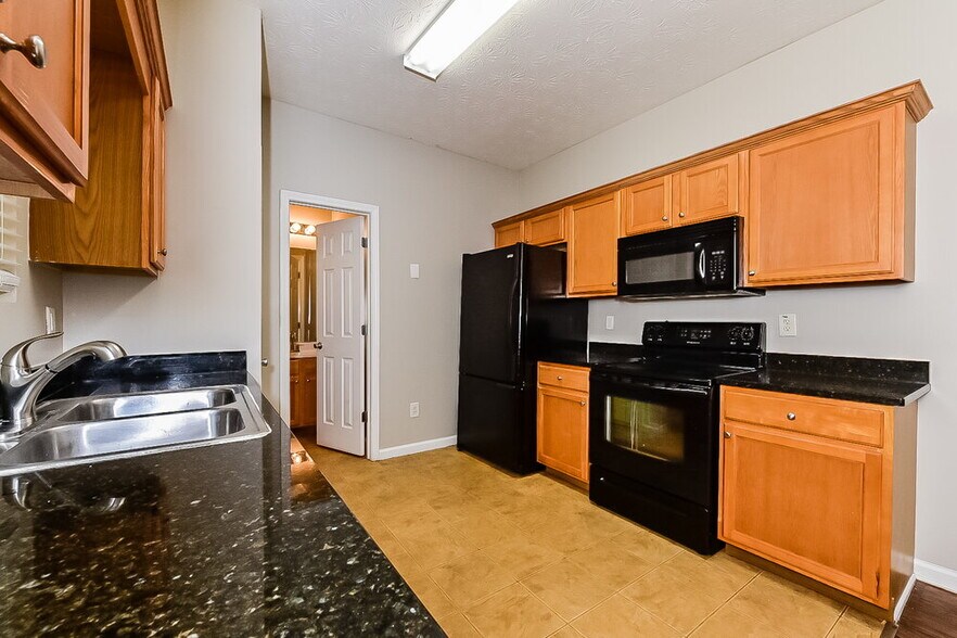 Building Photo - 100 Astilbe Meadow Dr