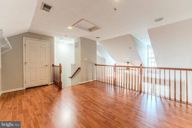 Building Photo - 1552 Oakley Ln