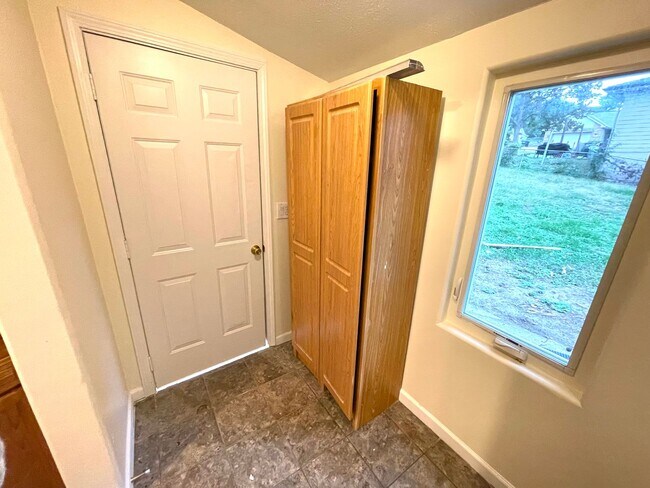 Building Photo - South Omaha Bungalow