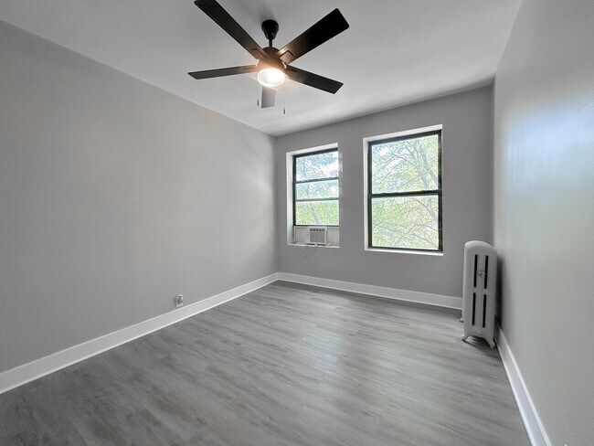 Building Photo - 6207 N Winthrop Ave