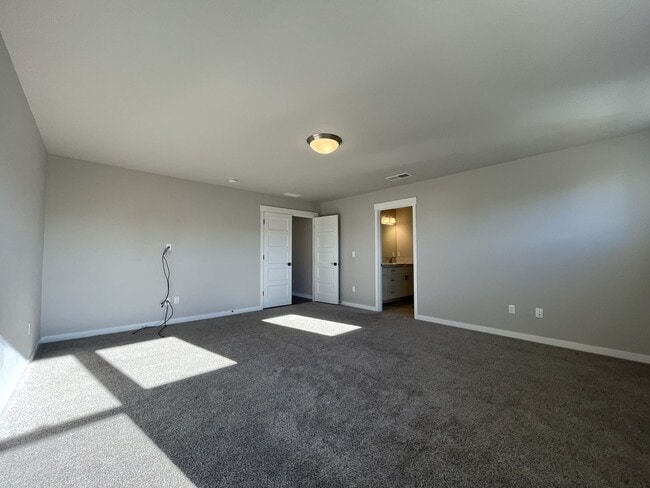 Building Photo - Expansive 2020 Forest Grove Home with 4 Bedrooms, Loft, Modern Kitchen & Covered Patio