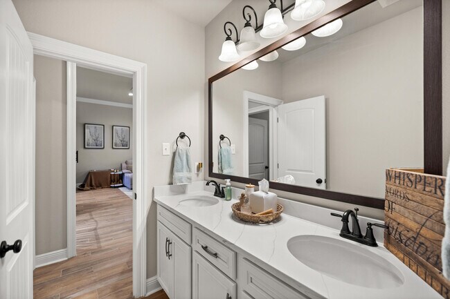 Building Photo - 212 Blaze Blvd