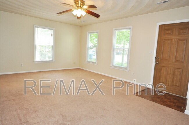 Building Photo - 1128 Hazel Ave