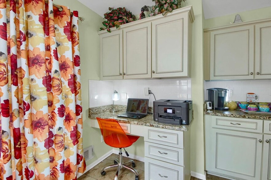 Building Photo - 3492 Heatherwood Ct