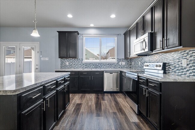 Building Photo - 9141 Blackstone Dr