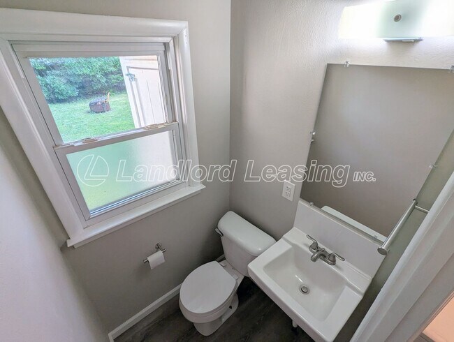 Building Photo - Updated Ranch Home in Sheffield Lake