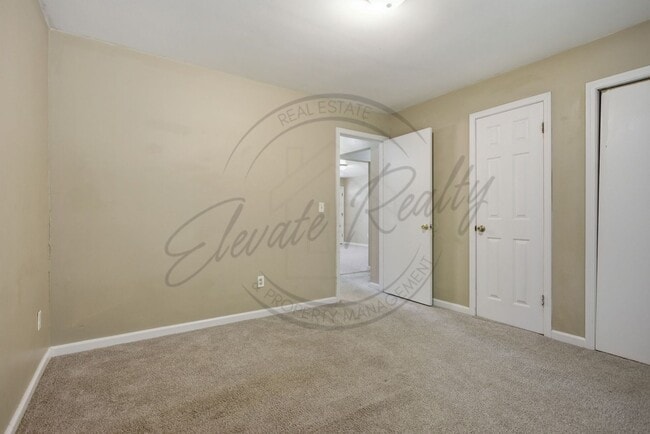 Building Photo - SPRING SPECIAL: 1/2 OFF FIRST MONTHS RENT - Two Bedroom Ranch Duplex in Columbia!