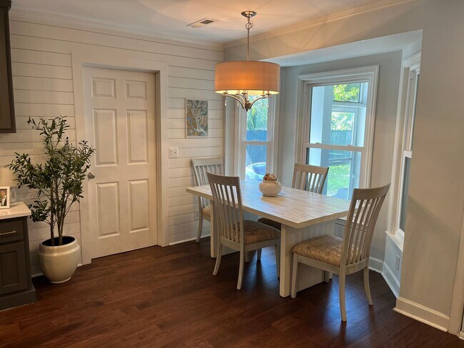 Building Photo - 3 Bedroom 2 Bath Furnished House in Harborgate Shores - Mt Pleasant