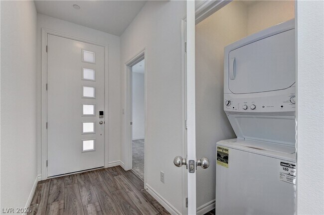 Building Photo - 222 Palisade Fls Ave